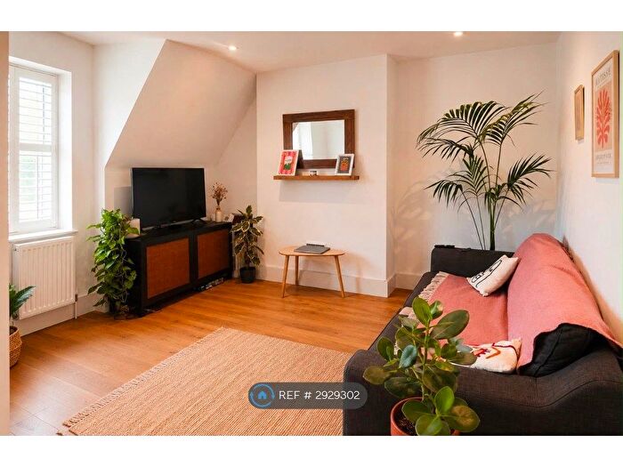 1 Bedroom Flat To Rent In Tooting High Street, London, SW17