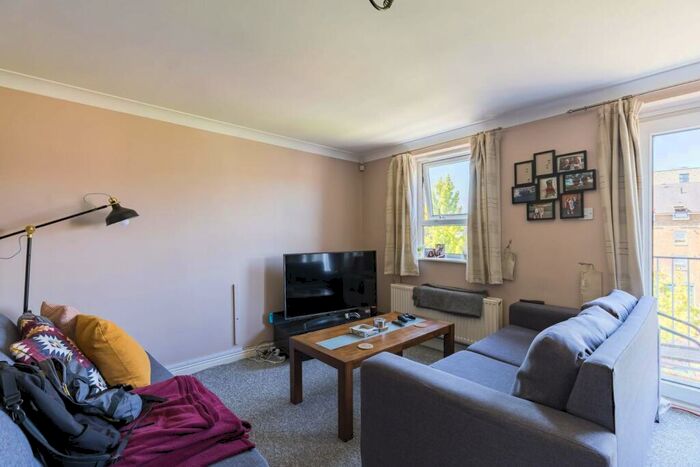 2 Bedroom Flat To Rent In Schooner Close, Isle Of Dogs, London, E14