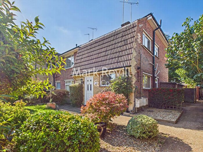 2 Bedroom Maisonette For Sale In Appledore Gardens, Lindfield, RH16