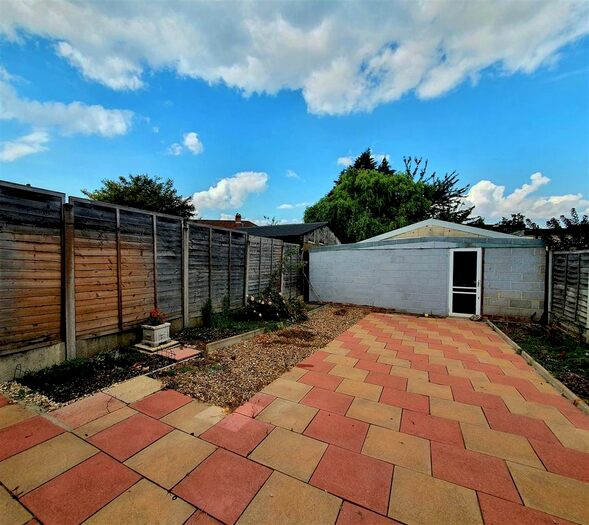 3 Bedroom End Of Terrace House To Rent In Southfield Road, Cheshunt, Waltham Cross, EN8