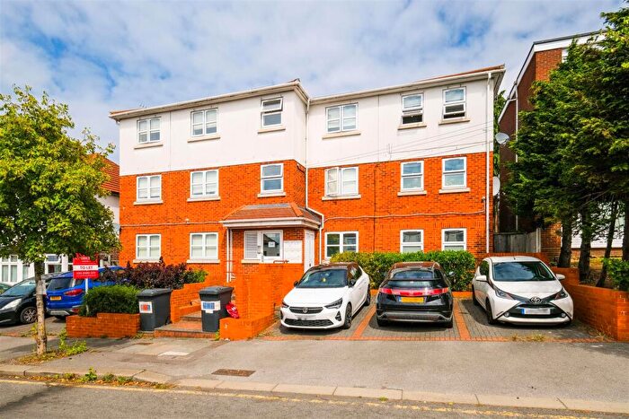2 Bedroom Flat To Rent In Wanstead Lane, Ilford, IG3