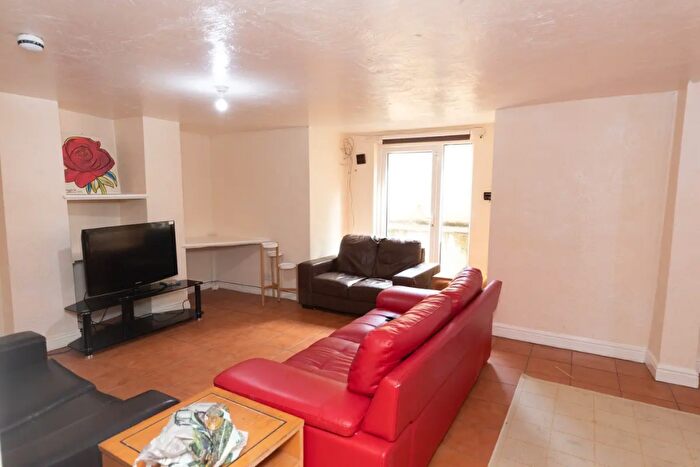 7 Bedroom Terraced House To Rent In Headingley Avenue, Leeds, West Yorkshire, LS6