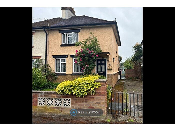 3 Bedroom Semi-Detached House To Rent In Worple Avenue, Staines-Upon-Thames, TW18