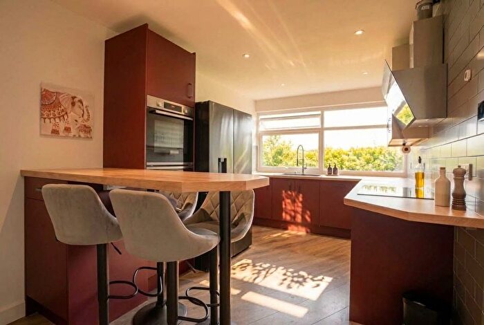 2 Bedroom Flat For Sale In Old Town, Stratford Upon Avon, CV37