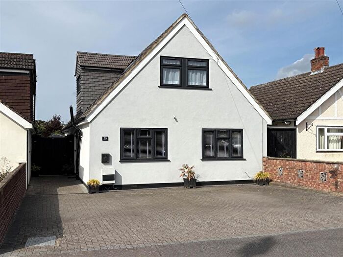 4 Bedroom Detached Bungalow For Sale In Bourn Avenue, Hillingdon, UB8