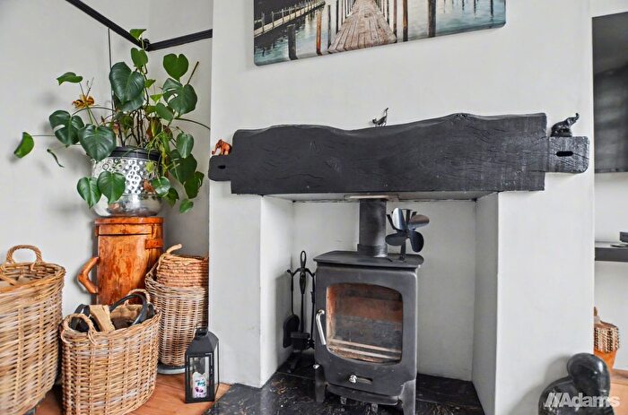 3 Bedroom Semi-Detached House For Sale In Halton Brow, Runcorn, WA7