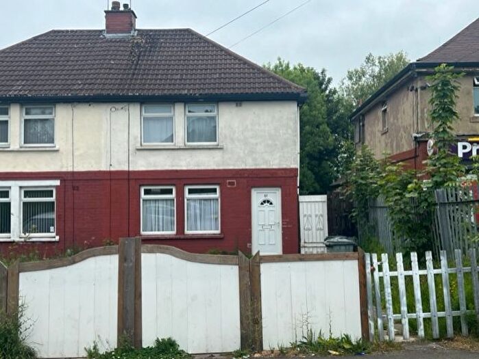 3 Bedroom Semi-Detached House To Rent In Ravenscliffe Avenue, Bradford, BD10
