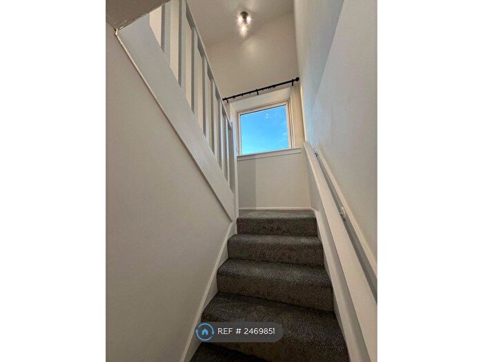 2 Bedroom Maisonette To Rent In George Street, Paisley, PA1