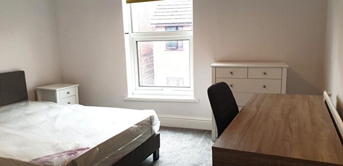 2 Bedroom Terraced House To Rent In Rosemary Lane, - Bed, LN2