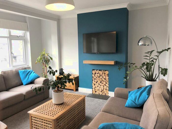 2 Bedroom Maisonette To Rent In Upper Brentwood Road, Gidea Park, RM2