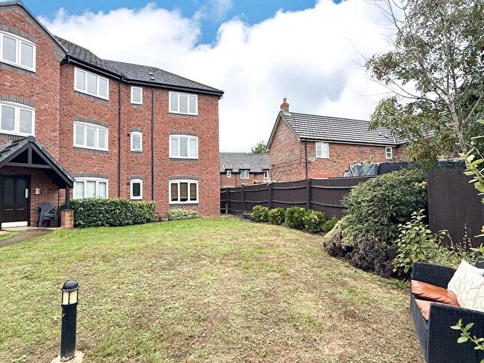 2 Bedroom Flat For Sale In Darlow Drive, Stratford-upon-avon, Warwickshire, CV37