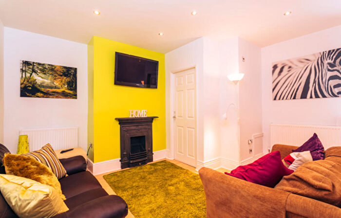 4 Bedroom House To Rent In Branksome Place, Leeds, LS6