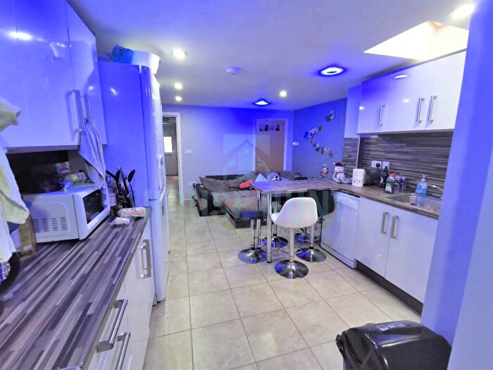 6 Bedroom Terraced House To Rent In Tiverton Road, Birmingham, B29