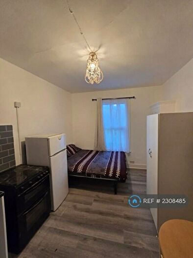 Studio To Rent In Dongola Road, London, N17