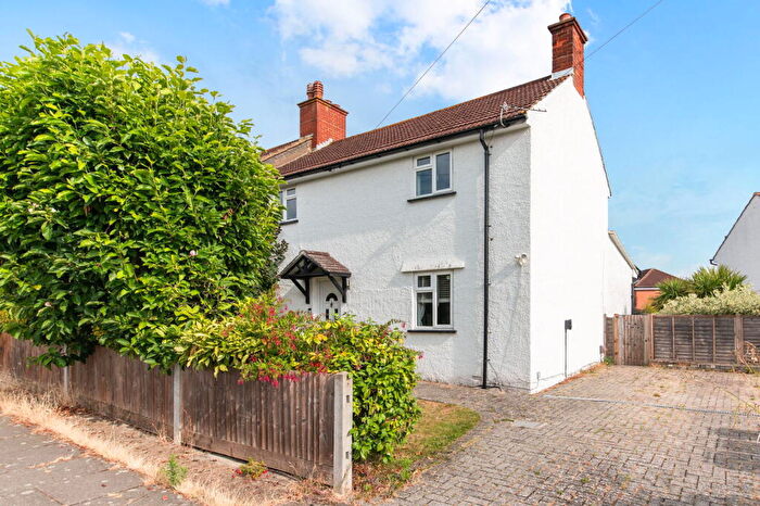 3 Bedroom Semi Detached House For Sale In Ebbisham Road, Epsom, KT18