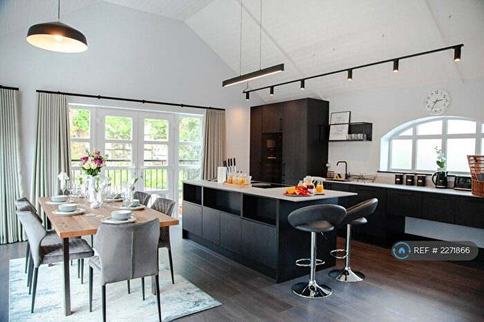 2 Bedroom Flat To Rent In St Peter's Mews, Poole, BH14