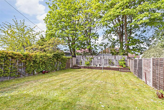 2 Bedroom Detached Bungalow For Sale In Hillingdon Road, Barnehurst, Kent, DA7