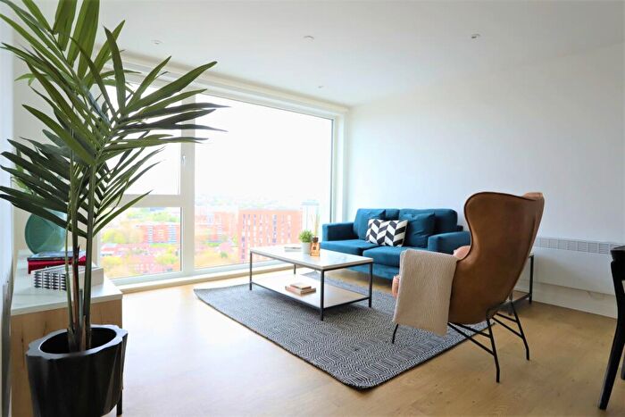 3 Bedroom Apartment To Rent In The Filaments, Salford Salford, M3