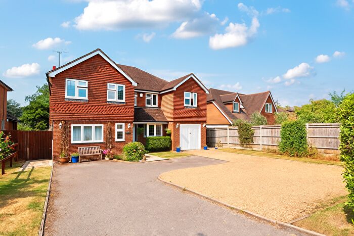 5 Bedroom Detached House For Sale In Kings Lane, Wrecclesham, Farnham, GU10