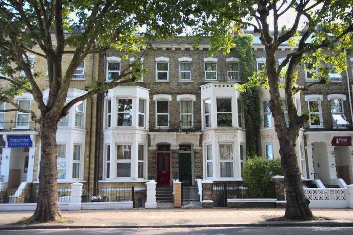 3 Bedroom Flat To Rent In Shepherds Bush Road, London, W6