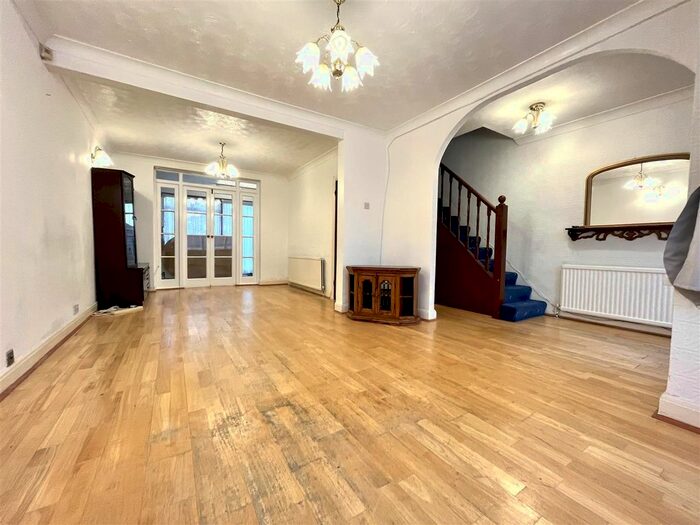 3 Bedroom Terraced House To Rent In New Park Avenue, London, N13