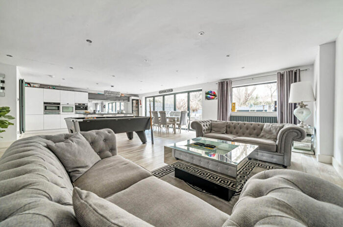 3 Bedroom Bungalow For Sale In Gilders, Sawbridgeworth, CM21