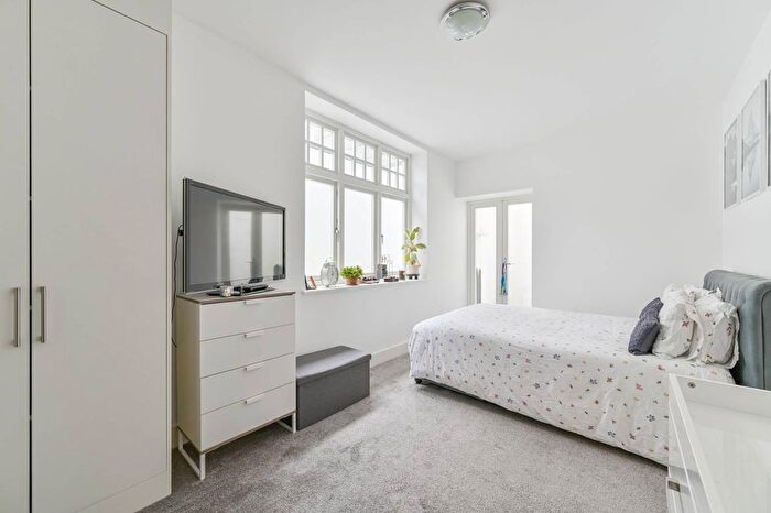 1 Bedroom Flat For Sale In Ambleside Avenue, Streatham Park, London, SW16