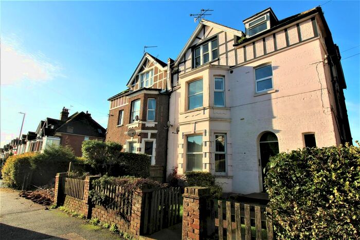 2 Bedroom Flat To Rent In Amherst Road, Bexhill-On-Sea, TN40