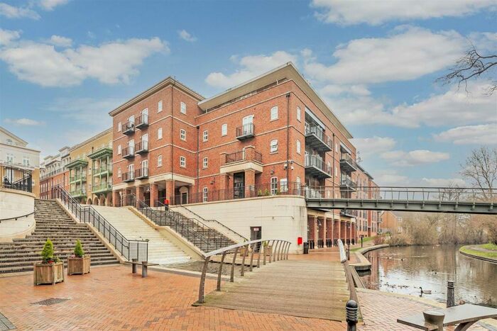 2 Bedroom Apartment To Rent In Waters Edge, Dickens Heath, B90