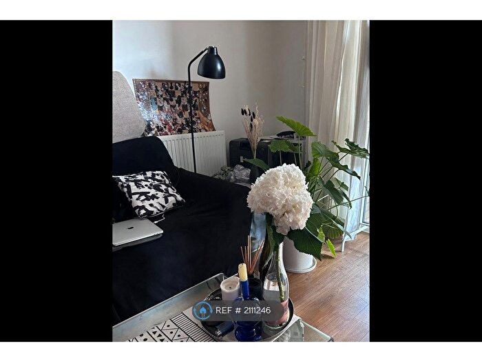 1 Bedroom Flat To Rent In Oxley Square, London, E3