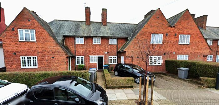 2 Bedroom Maisonette To Rent In Goldsmith Lane, London, NW9