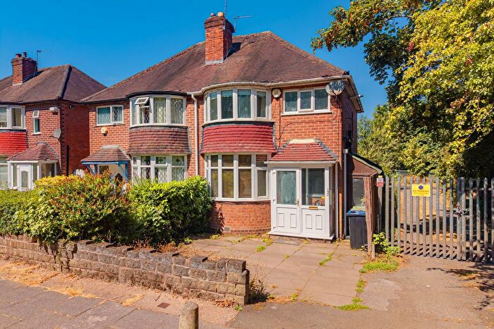 3 Bedroom Semi-Detached House For Sale In Lickey Road, Rednal, Birmingham, B45