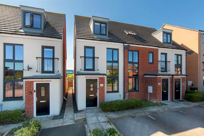 3 Bedroom Town House To Rent In Elmwood Park Court, Great Park, NE13