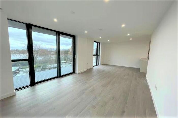 3 Bedroom Flat To Rent In Coster Avenue, London, N4