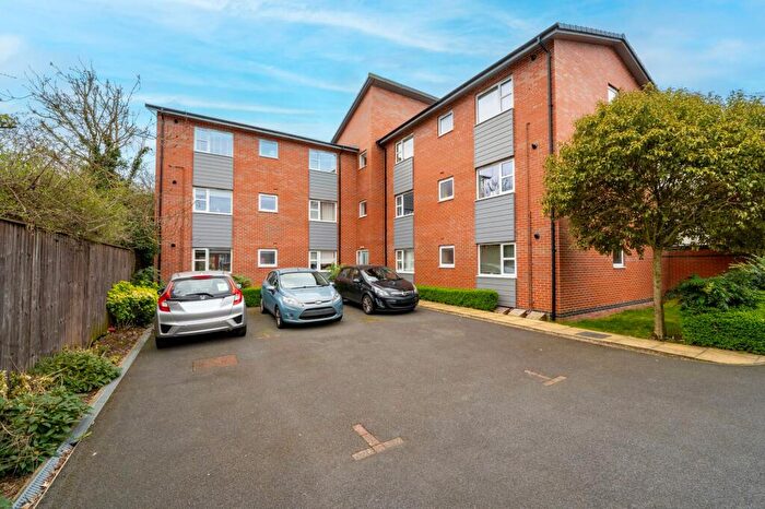 2 Bedroom Flat For Sale In Summer Crescent, Beeston, NG9