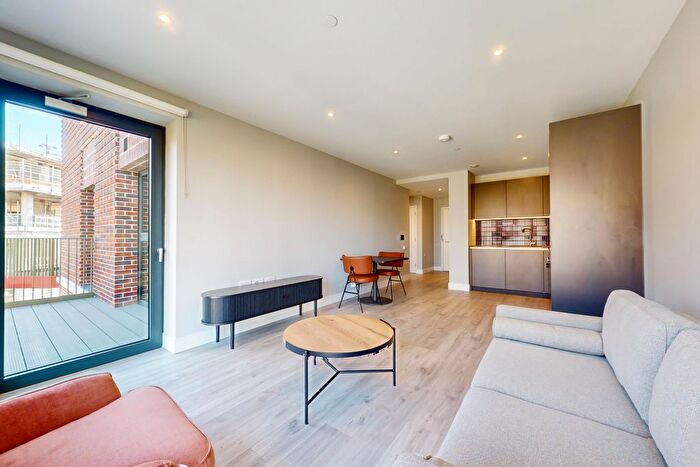 1 Bedroom Flat To Rent In Hewson Way, London, SE17