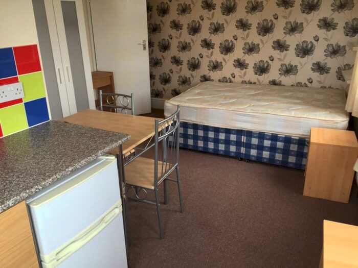 Studio To Rent In Cannon Hill, Southgate, N14