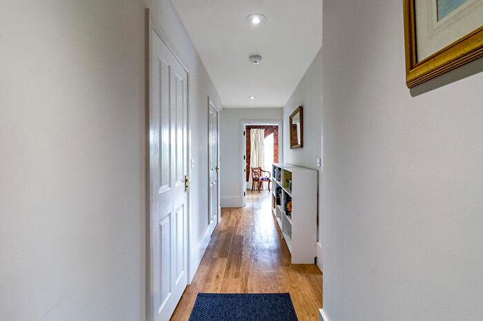 2 Bedroom Flat For Sale In Cheapside, Stroud, Gloucestershire, GL5
