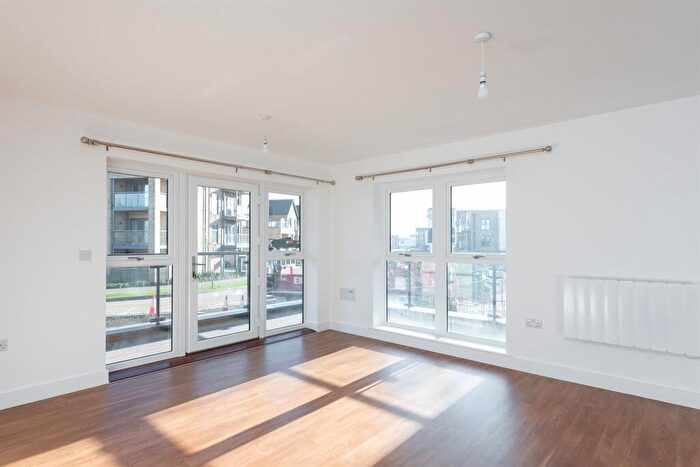 2 Bedroom Flat To Rent In Bedroom Property In Atlas Way, Milton Keynes, MK10