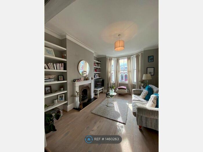2 Bedroom Flat To Rent In Tyrrell Road, London, SE22