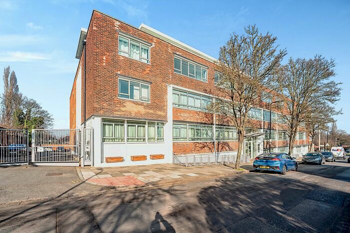 2 Bedroom Flat To Rent In Heathcroft, London, W5