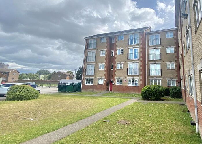 2 Bedroom Flat To Rent In Garner Court Dunlop Road Tilbury, RM18