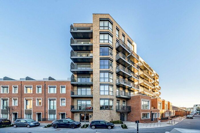 1 Bedroom Flat To Rent In Essex Place, Chiswick, W4