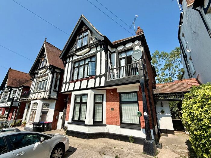 3 Bedroom Flat For Sale In Cossington Road, Westcliff-on-sea, Essex, SS0