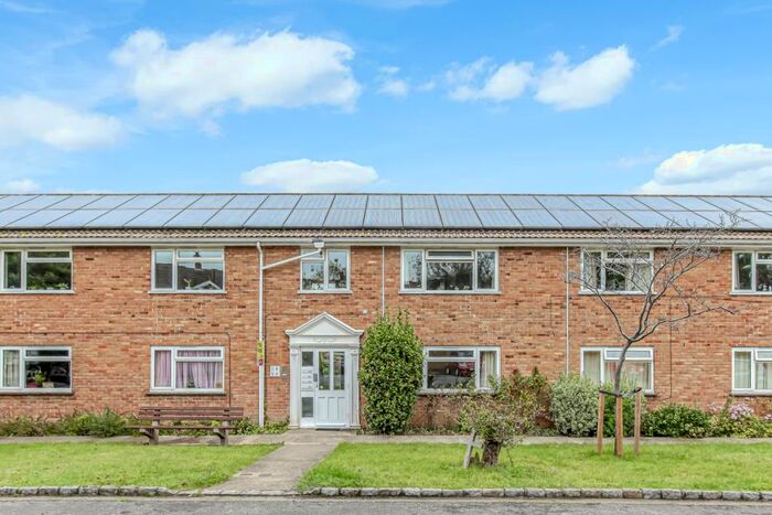 Apartment To Rent In Downside Road, Risinghurst, OX3