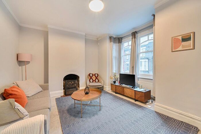 2 Bedroom Flat For Sale In Glengall Road, Queens Park, London, NW6