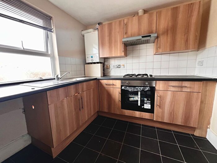 1 Bedroom Flat To Rent In Cross Street, Gillingham, ME7