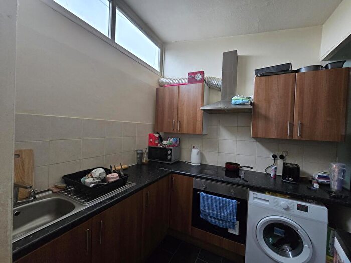 2 Bedroom Flat To Rent In Weston Square, Macclesfield, SK11