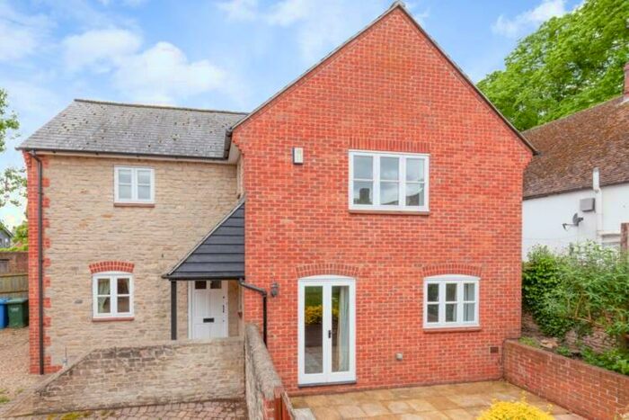 4 Bedroom Detached House To Rent In Priory Lane, Bicester, OX26