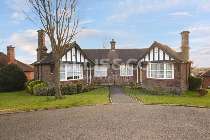 1 Bedroom Bungalow For Sale In Chalet Estate, Hammers Lane, Mill Hill, London, NW7